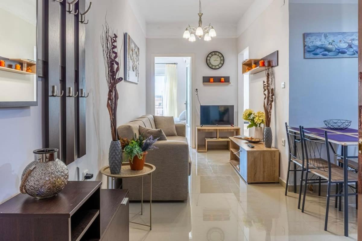 Comfy Central Square Gem With Balcony Apartment Kalamata Exterior photo