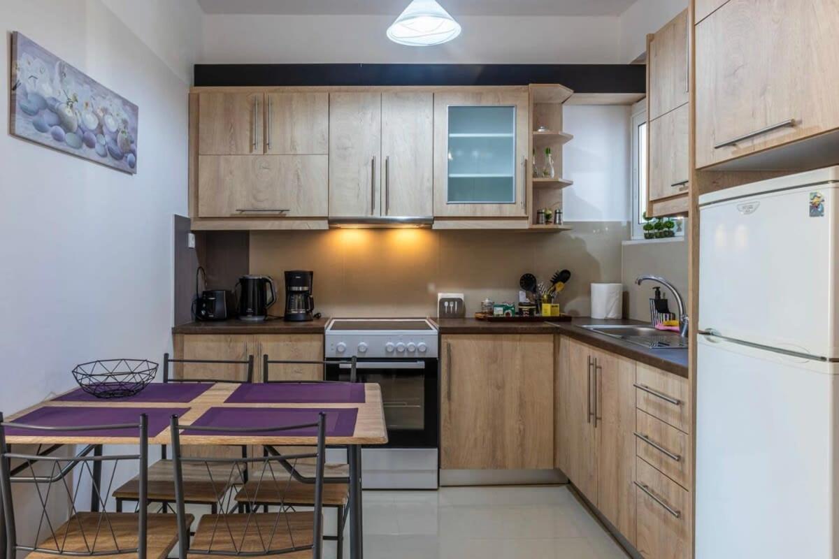 Comfy Central Square Gem With Balcony Apartment Kalamata Exterior photo