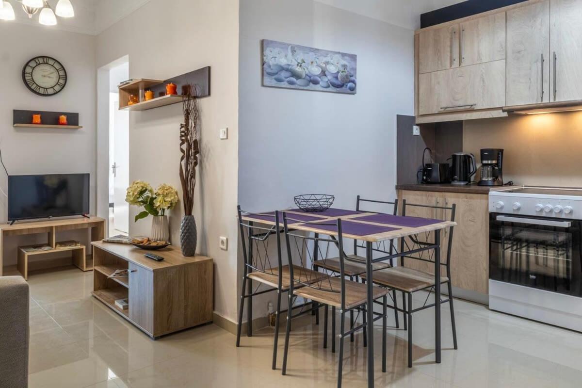 Comfy Central Square Gem With Balcony Apartment Kalamata Exterior photo